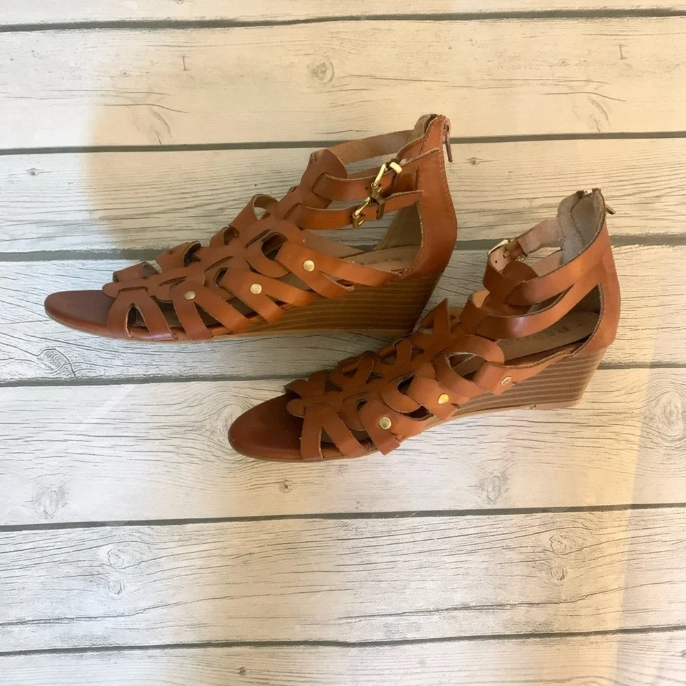 Report brown wedges-size 8